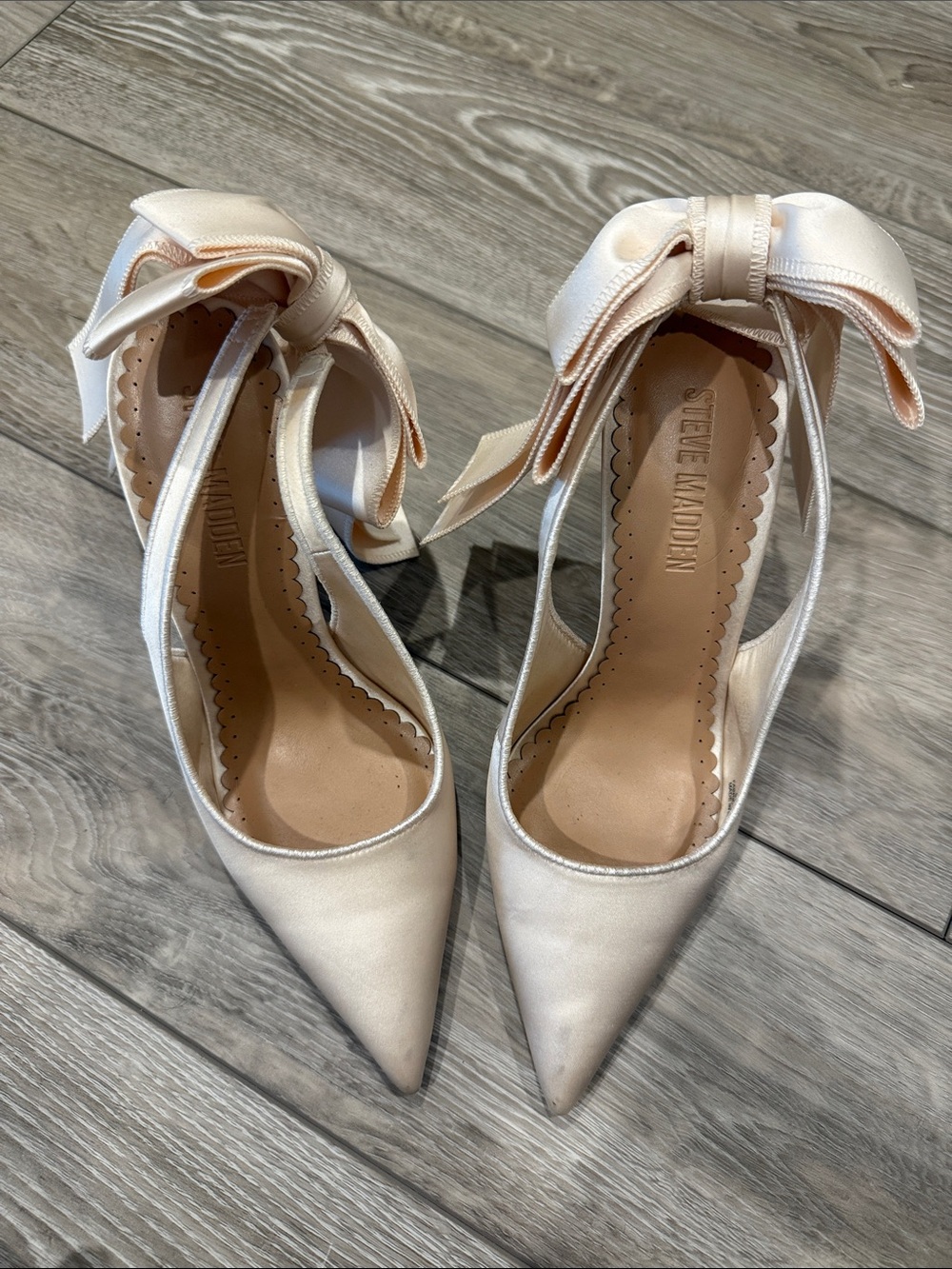 Steve Madden Ivory Silky Slingback Heels w/Bow, Sz 7 - Picture 4 of 10
